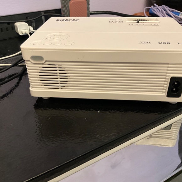 Projector - Picture 4 of 5